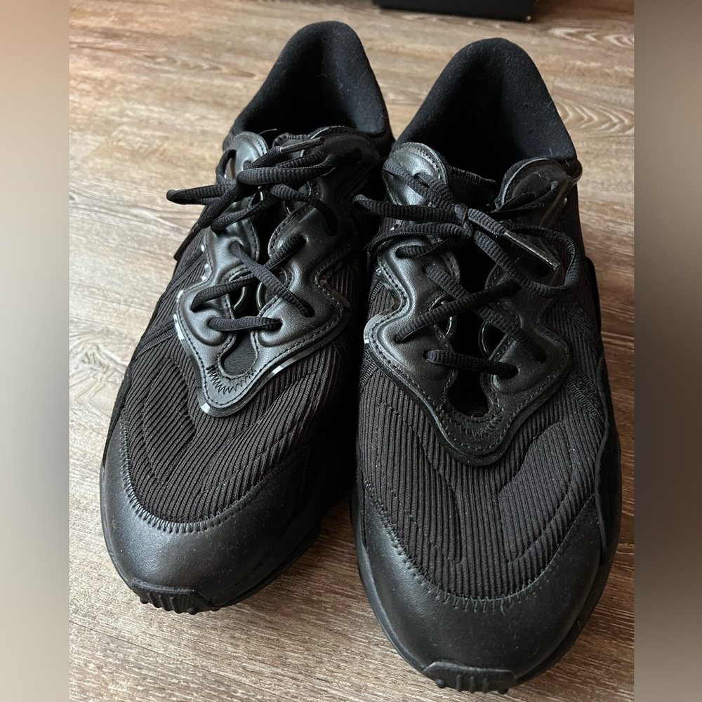 ADIDAS men’s size 11.5. Black. Worn once.